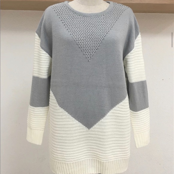 GRACEY’S // Color Block Oversized Pullover Sweater - Picture 4 of 7